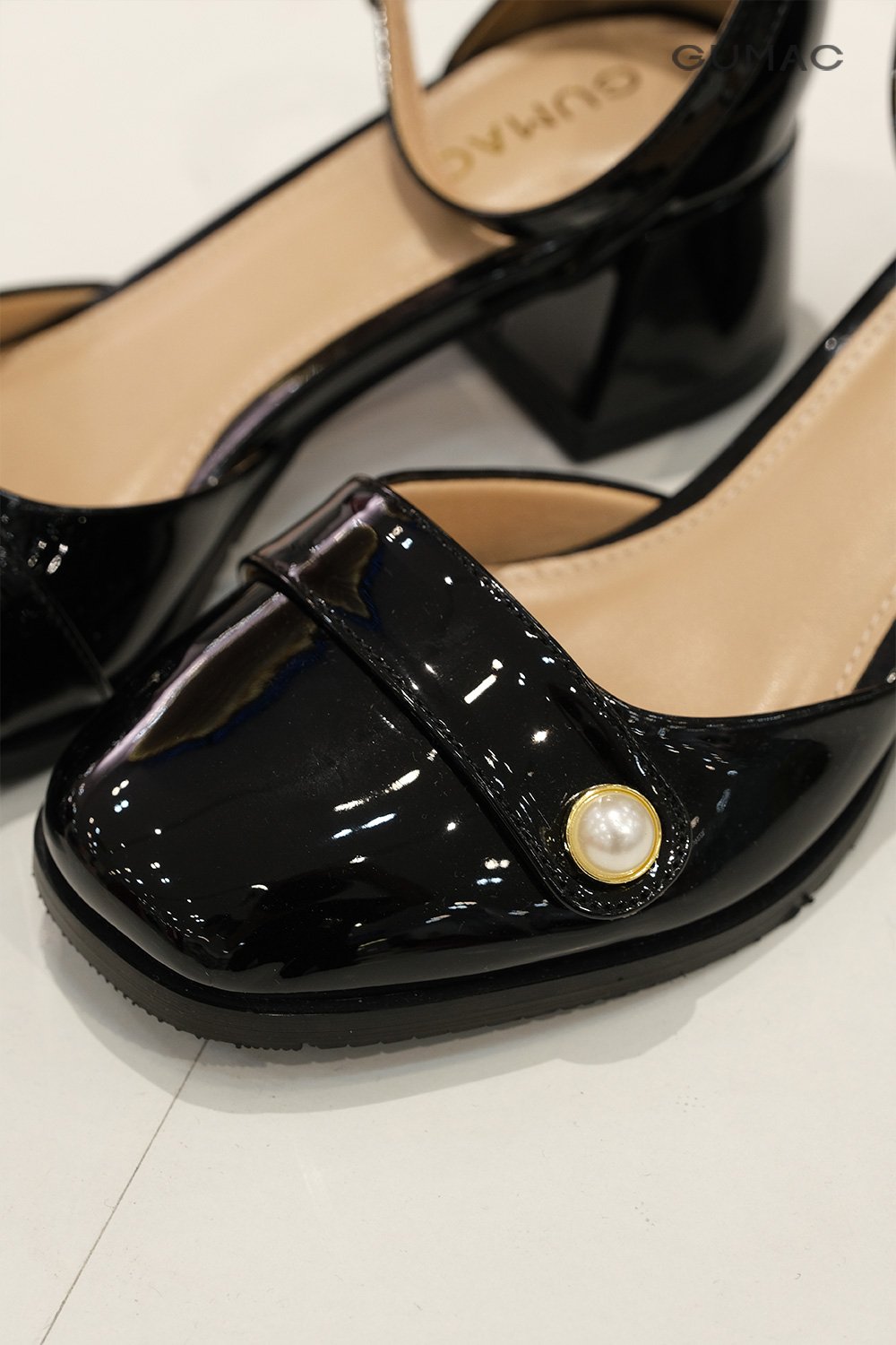 Búp bê đế nhiễu